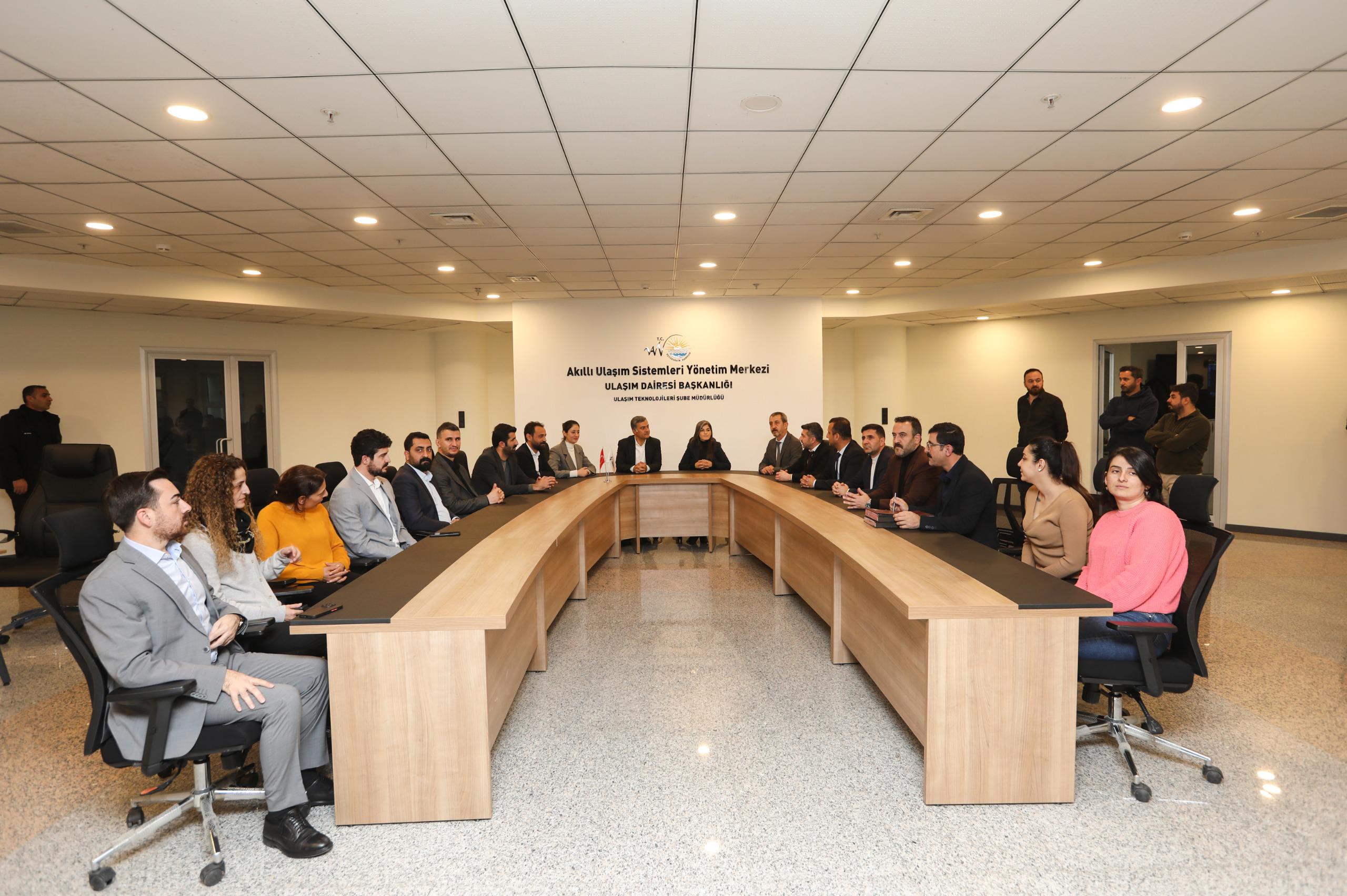 Eşbaşkanlar Şedal ve Zeydan, Akıllı Ulaşım Sistemleri Yönetim Merkezi’ni gezdi