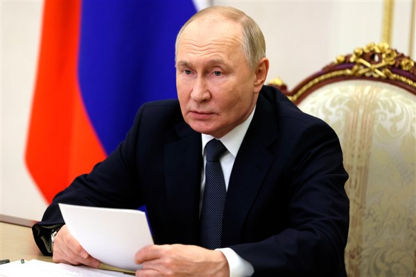 Putin: Rusya ekonomisi istikrarlı kalmaya devam ediyor