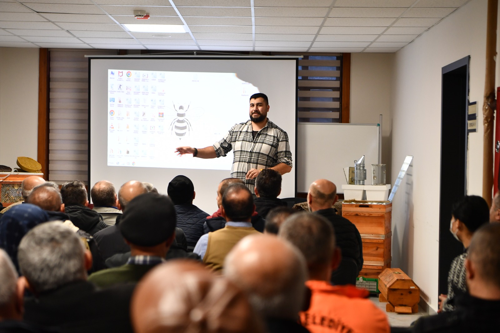 Mamak Belediyesinden arıcılık eğitimi