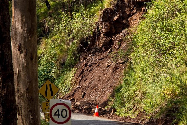 Arhavi’deki heyelanda toprak altında kalan 4 kişinin cansız bedenine ulaşıldı