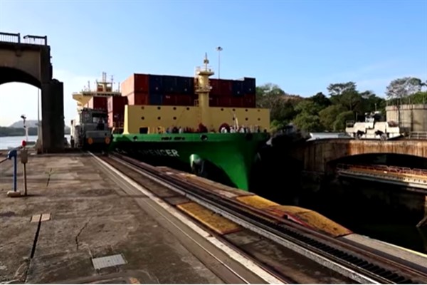 Trump, Panama Kanalı’nı ”gülünç” ücretler nedeniyle geri almakla tehdit etti