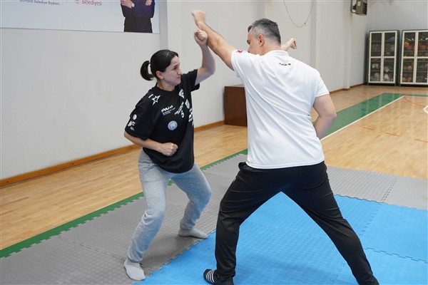 Bornova’da kadına karşı şiddetle mücadeleye destek