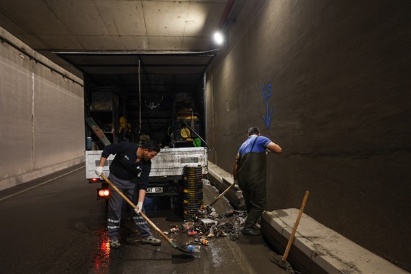 Antalya’da kuvvetli yağış uyarısı üzerine teyakkuza geçildi
