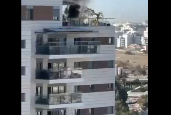 Yemen’den fırlatılan drone İsrail’de apartmanı vurdu