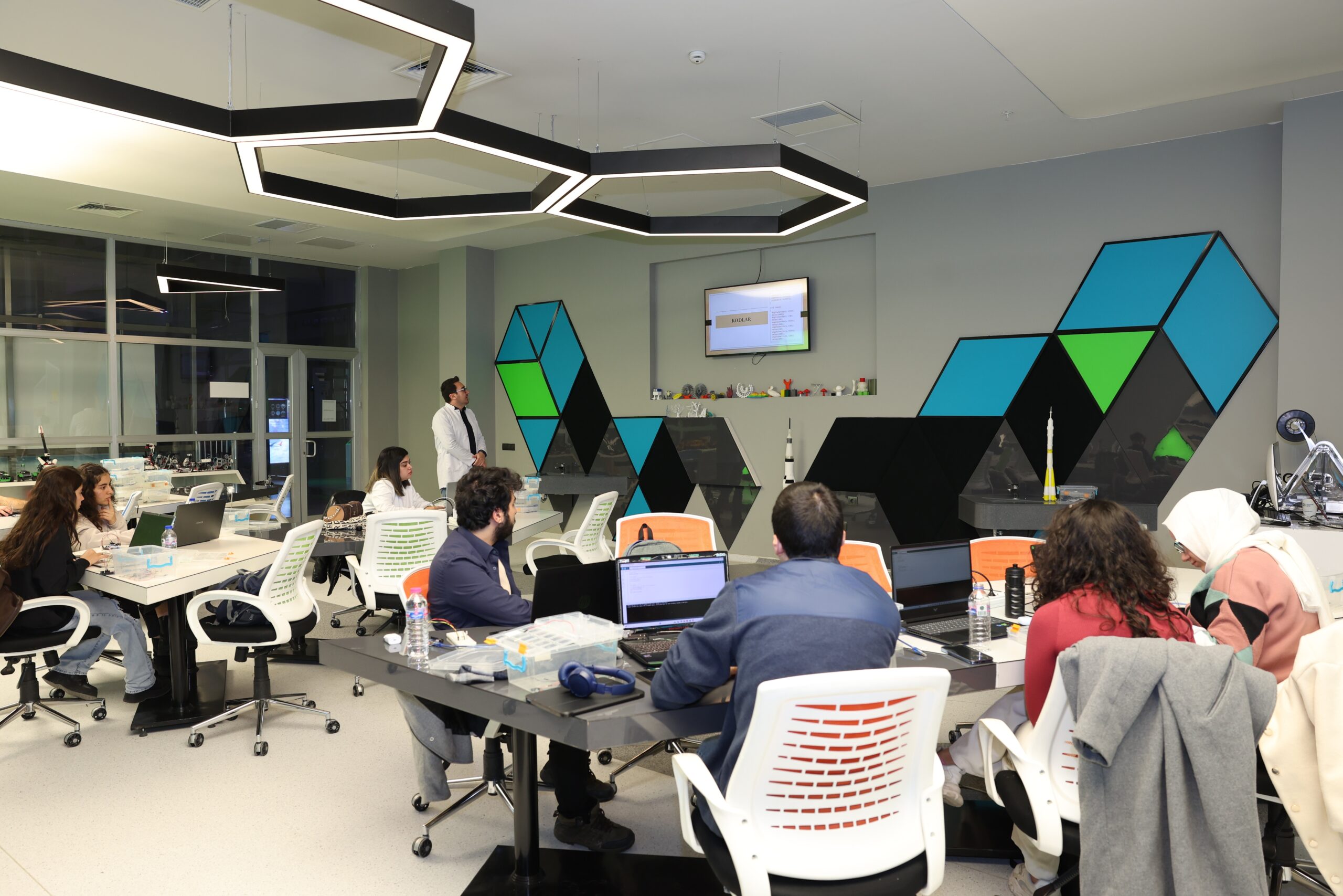 Kayseri Bilim Merkezi’nden üniversite öğrencilerine ücretsiz arduino eğitimi