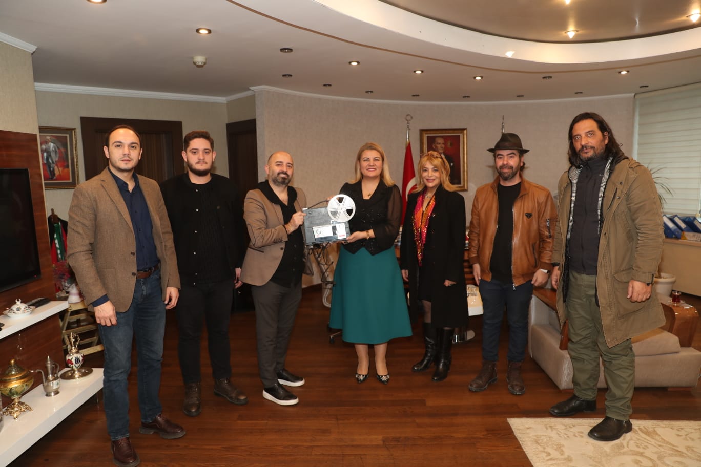 İzmit Oyuncak Müzesi’ne nostaljik film makinası bağışı