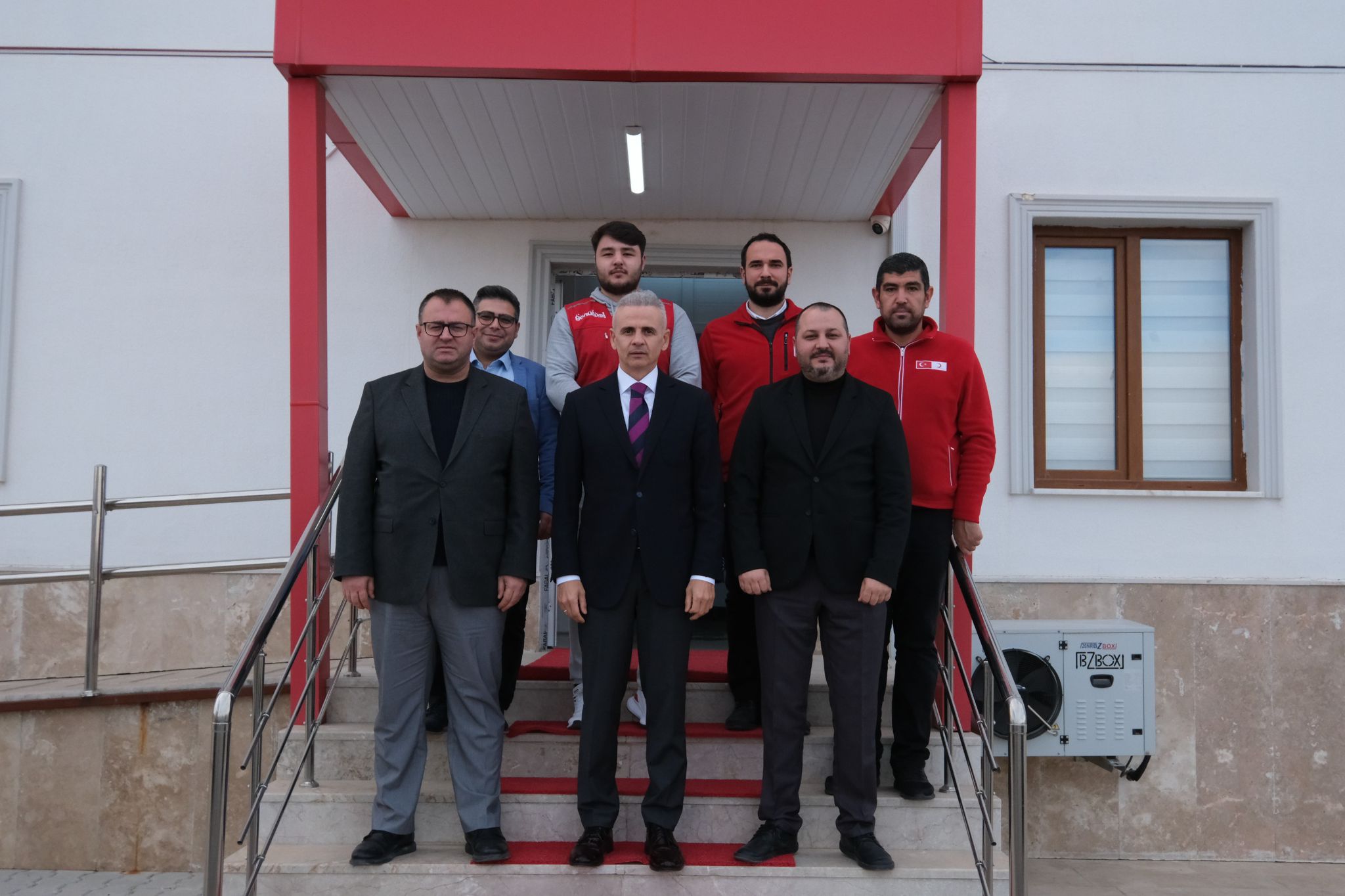 Vali Çiçekli, Türk Kızılay Derneği Karaman İl Merkezini ziyaret etti