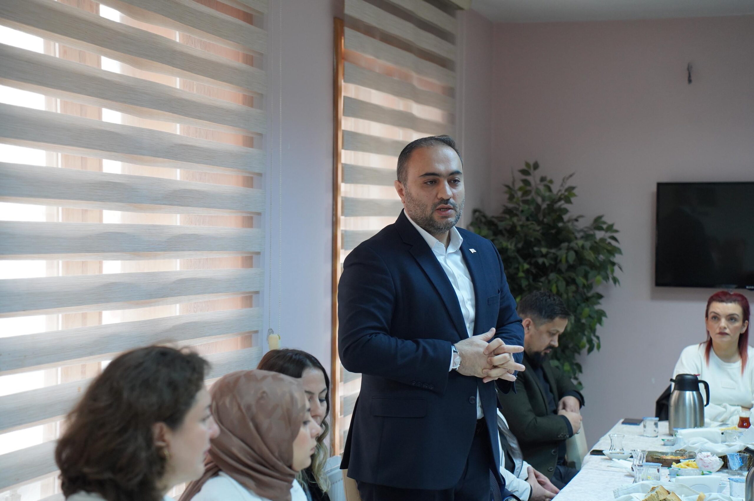 AK Parti Orhangazi İlçe Teşkilatı, Hanımlar Lokalinde toplantı düzenledi