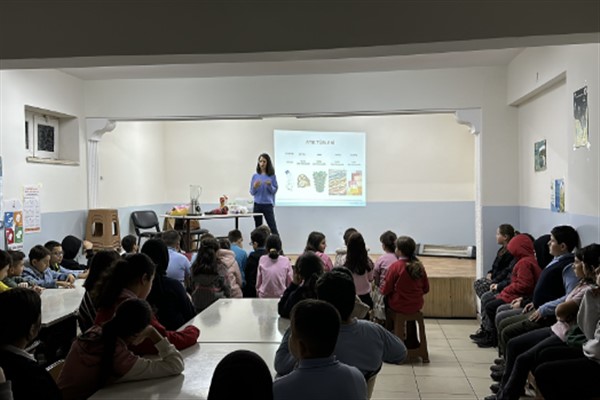 Düzce Üniversitesi’nden ortaokul öğrencilerine “İleri Dönüşüm” eğitimi