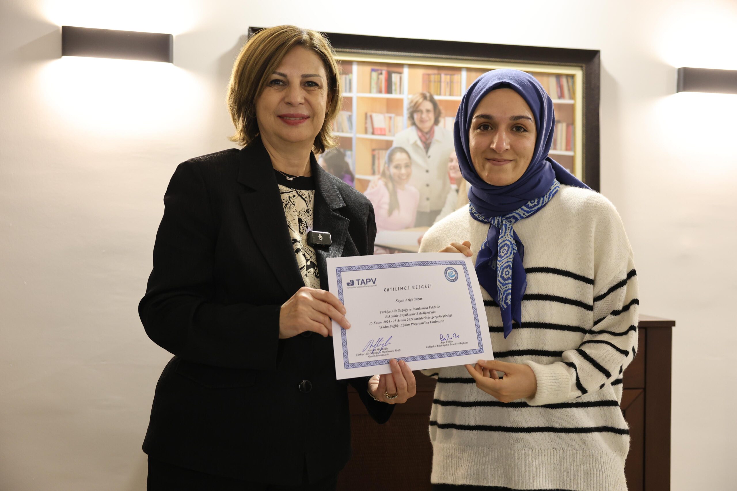 Başkan Ünlüce’den kız öğrencilere sertifika