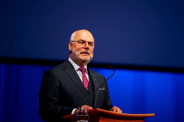 Karis: Gürcistan’daki barışçıl protestoculara yönelik şiddeti kınıyoruz