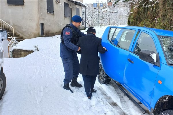 Giresun’da diyaliz hastasına jandarma yardımı