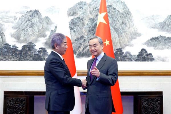 Wang Yi, Japon mevkidaşı Takeshi Iwaya’yla görüştü