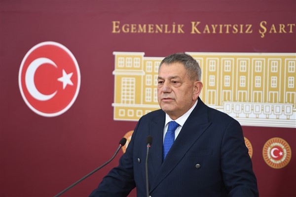 CHP’li Ocaklı: Heyelan riski devam eden apartmanlarda oturulabilir mi?