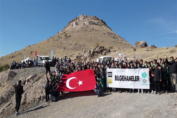 Bilgehanelerin 8. Sınıf öğrencileri Takkeli Dağ’da zirve yolculuğu deneyimi yaşadı