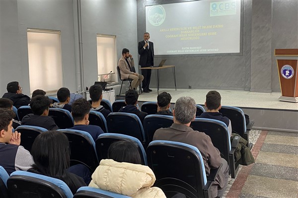 Kayseri Büyükşehir Belediyesi’nden meslek lisesi öğrencilerine CBS semineri
