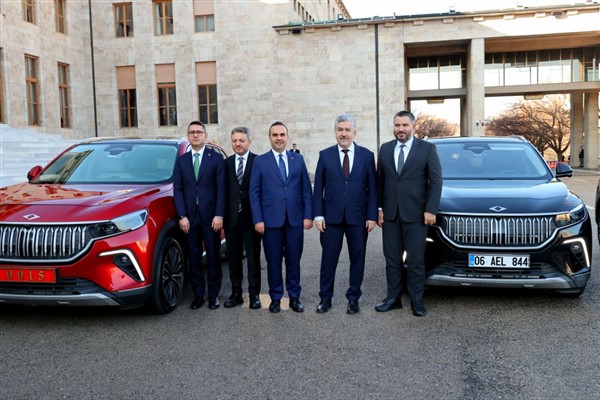 Bakan Kacır, TBMM’ye Togg ile gitti