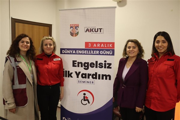 İzmit’te “Engelsiz İlk Yardım Semineri” düzenlendi