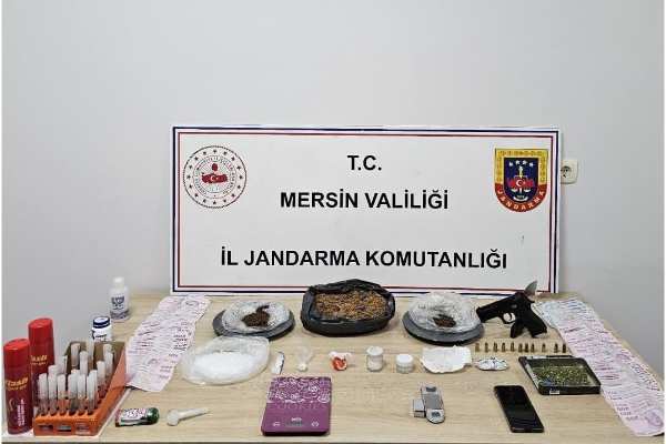 Mersin’de Jandarma ekipleri uyuşturucu operasyonunda 3 şüpheliyi yakalandı