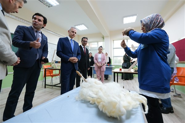 Karaman Valisi Çiçekli, “Dokumanın Serüveni” etkinliğine katıldı