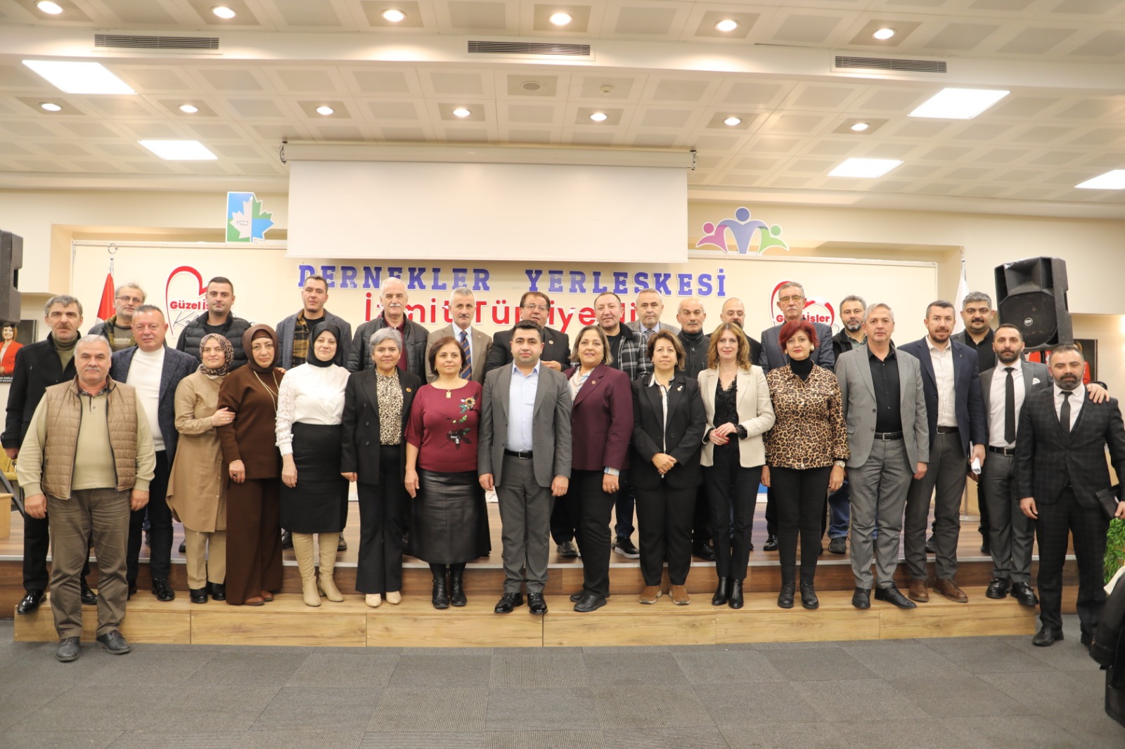 İzmit Belediyesi, muhtarlarla 2024 yılı değerlendirme toplantılarına devam ediyor