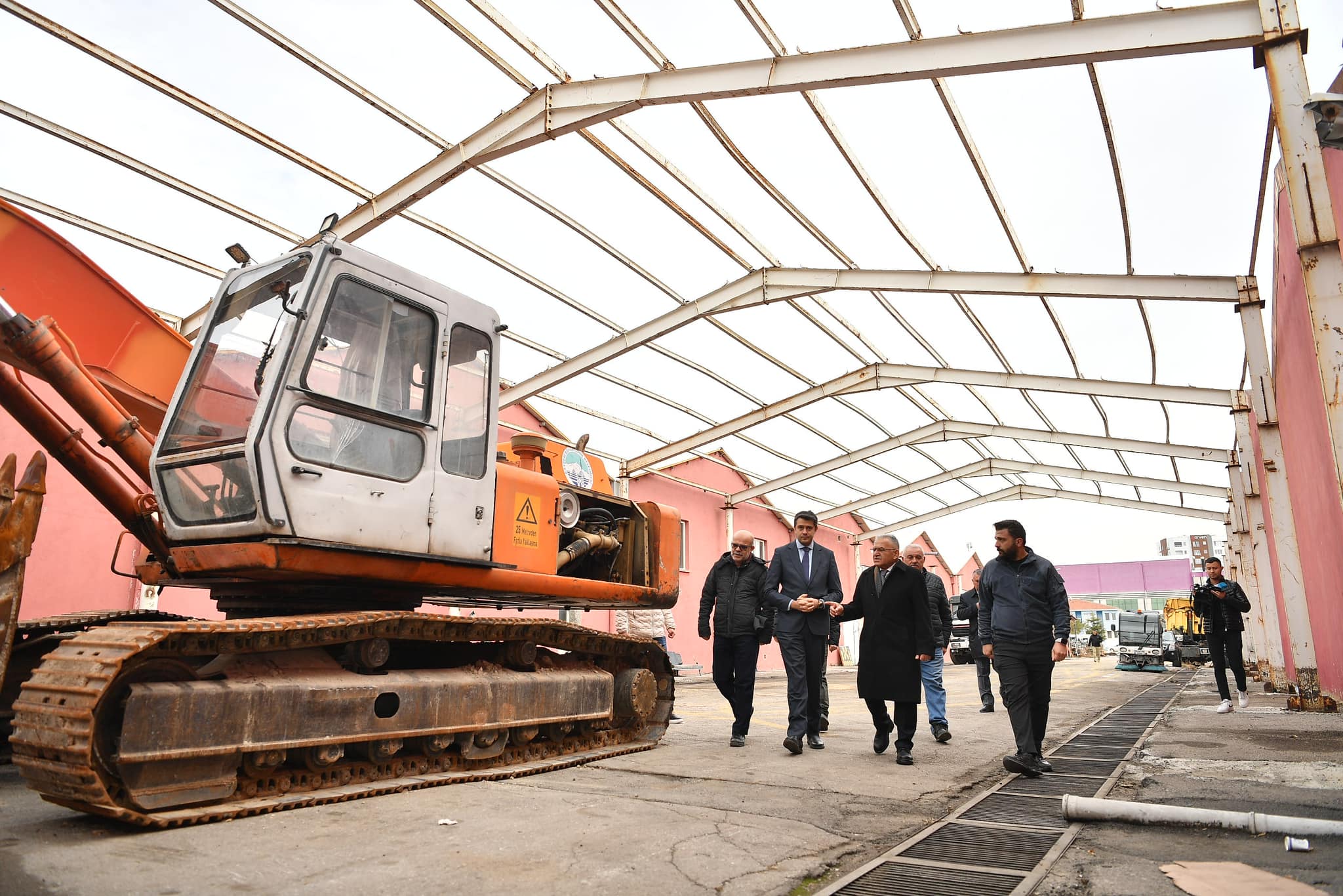 Başkan Büyükkılıç, Makina İkmal Bakım ve Onarım Daire Başkanlığı’nı ziyaret etti