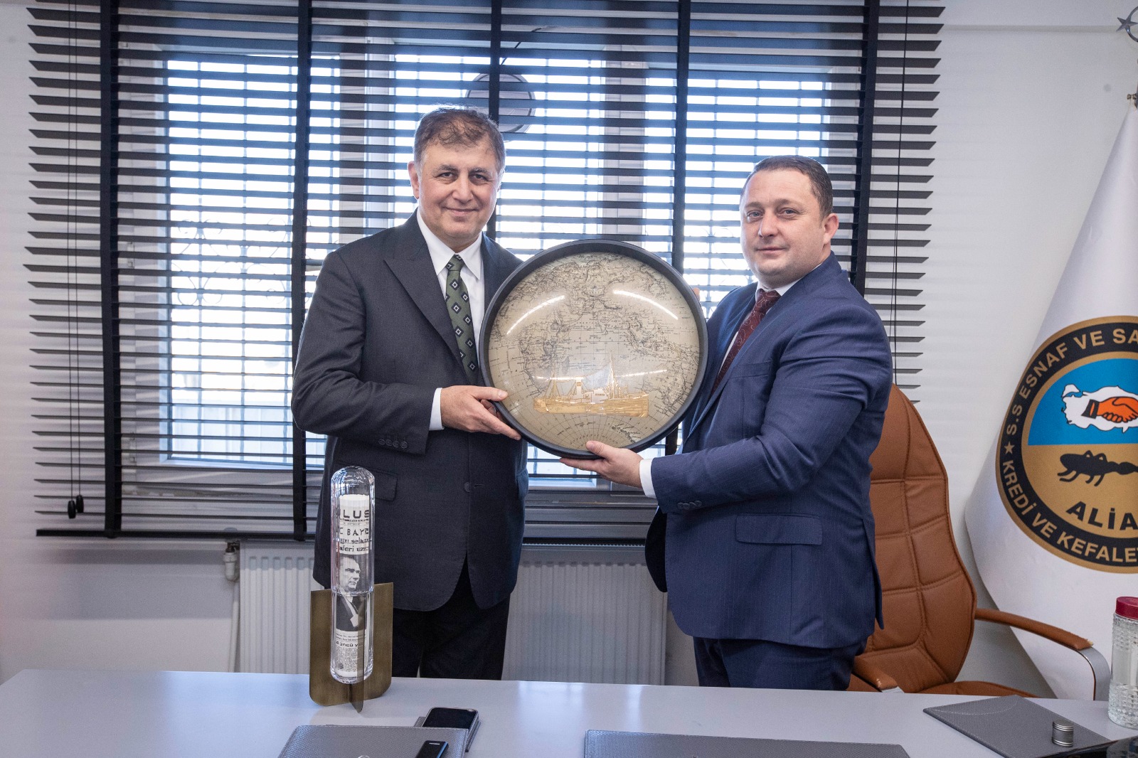 Başkan Tugay’a hizmet teşekkürü