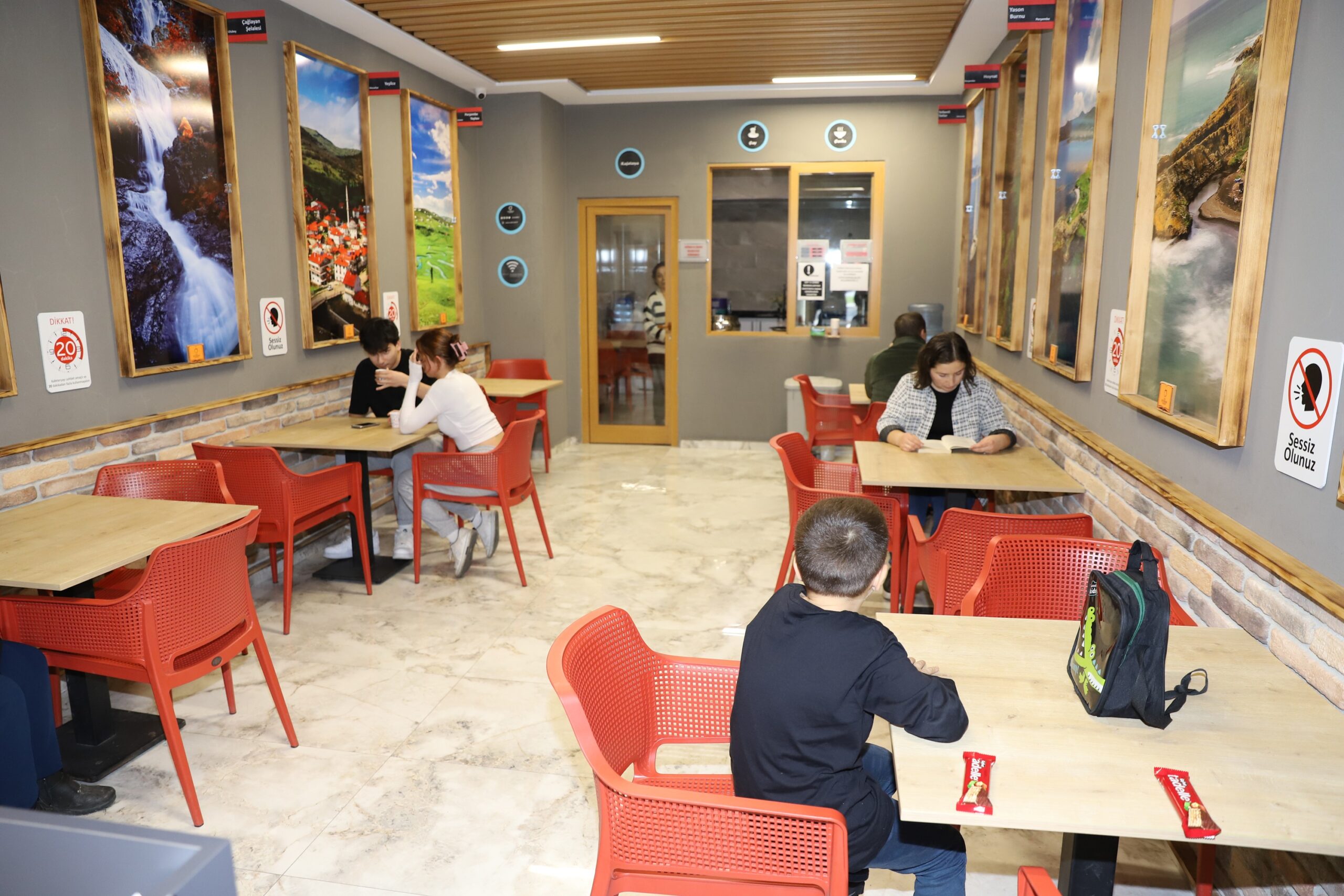 Ulu Camii Halk Kütüphanesi, 78 bin 525 kişiye kitap okuma ve ders çalışma imkanı sundu