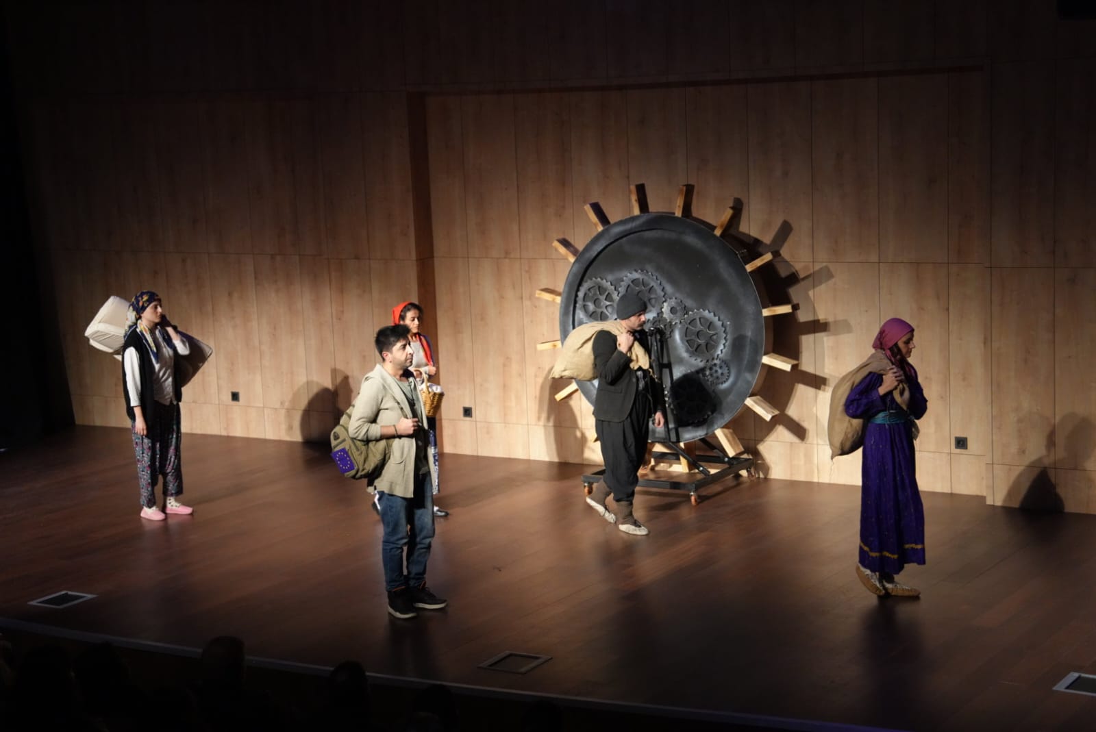 “Turnusol” tiyatro oyunu Kartal’da sergilendi