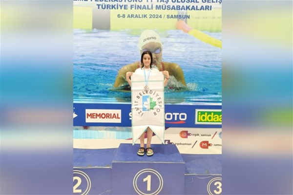 İzmit Belediyespor Yüzme Takımı, 9 madalya kazandı