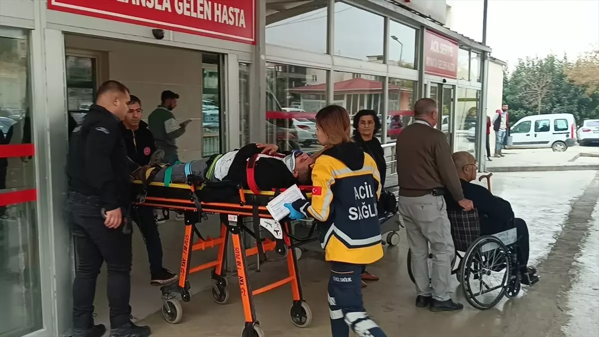 Adana’da otomobil ile kamyonetin çarpışması sonucu 6 kişi yaralandı
