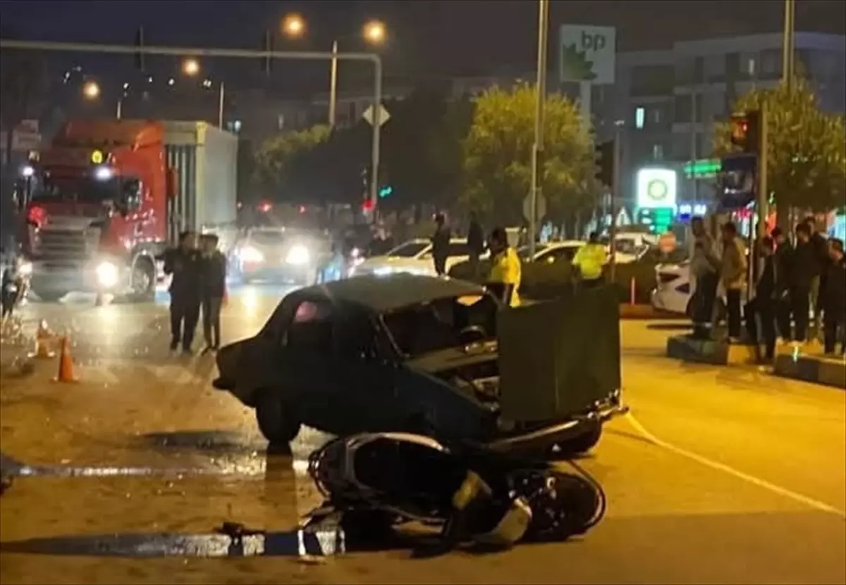 Antalya’da Motosiklet ve Otomobil Çarpışması: 1 Ölü, 4 Yaralı