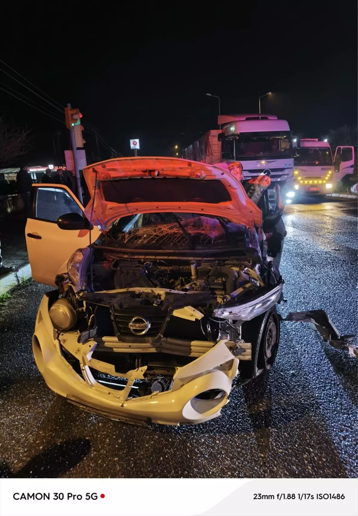 Aydın’da Otomobil ile Kamyon Çarpıştı: 7 Yaralı