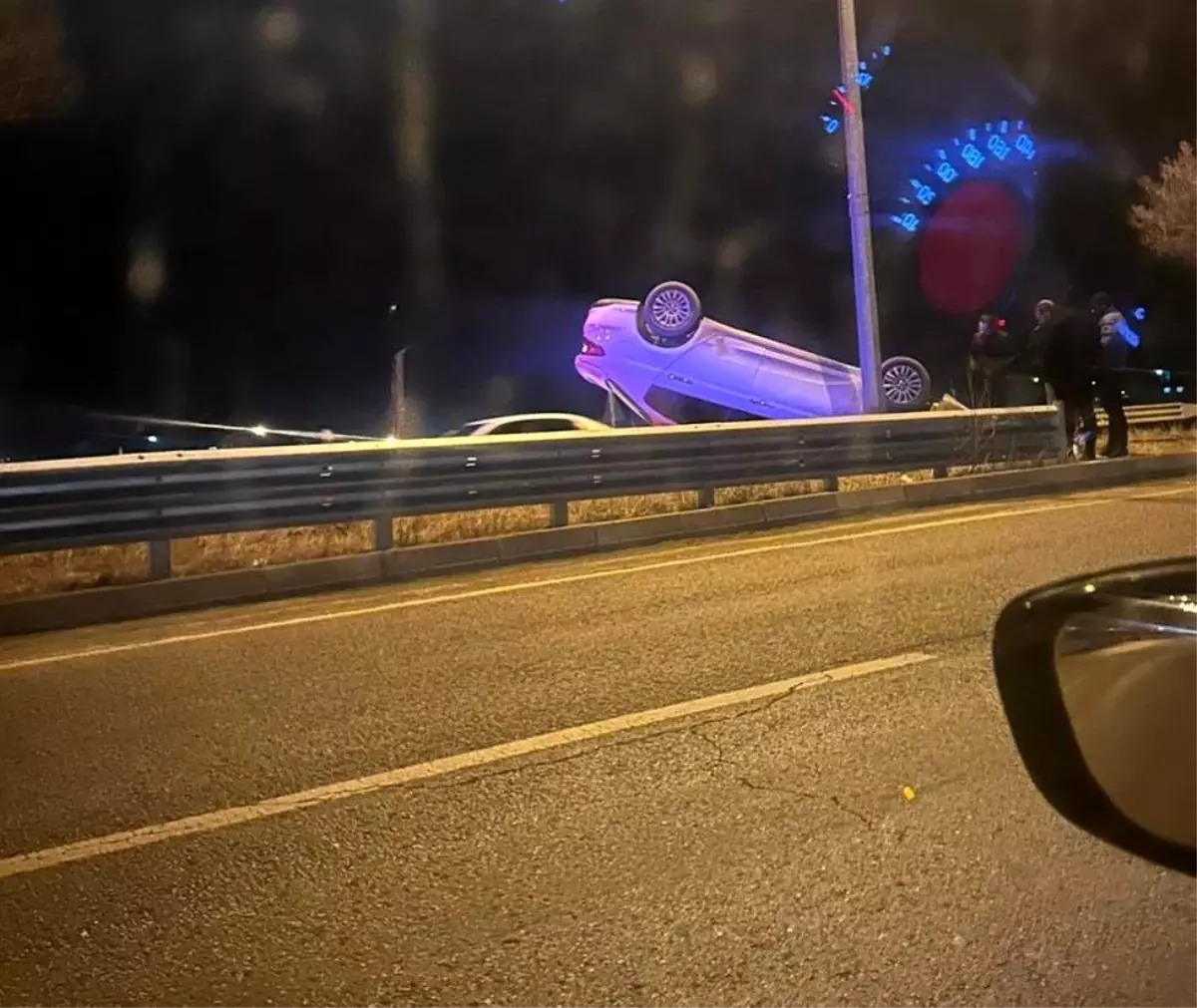 Batman’da Yağışlı Havada Kontrolden Çıkan Otomobil Takla Attı