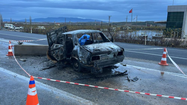 Hareket halindeki araç alev aldı: Yaşlı çiftin feci sonu