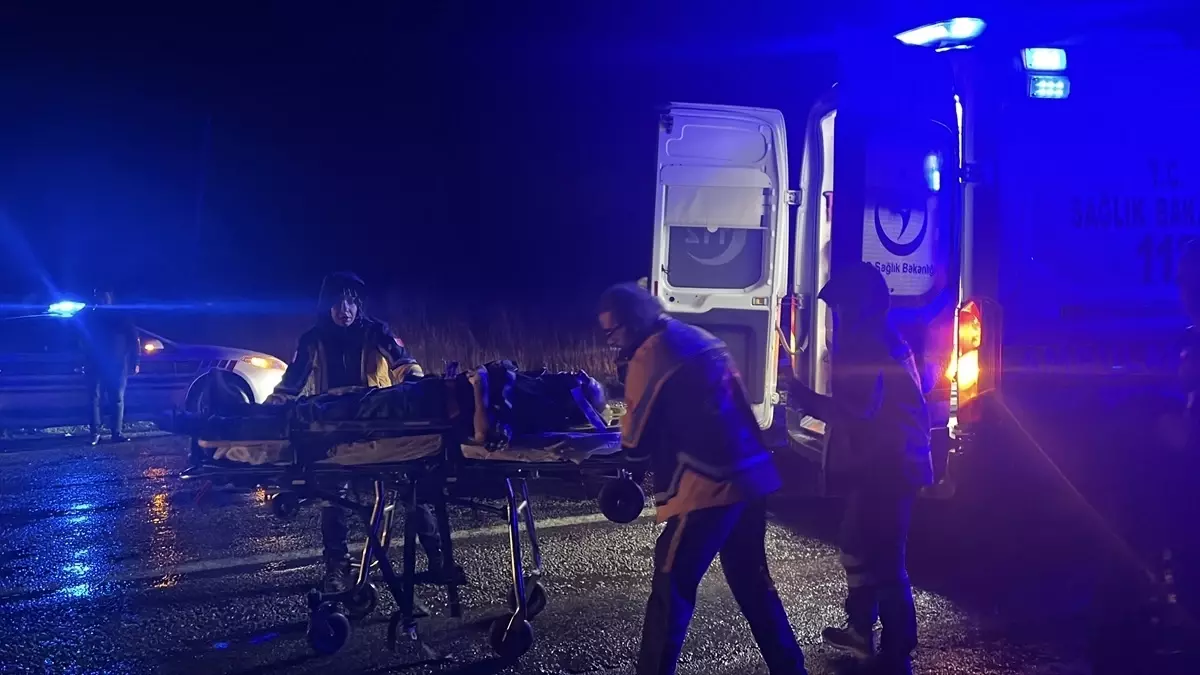 Çanakkale’de İşçi Servisi ile Otomobil Çarpıştı: 4 Yaralı