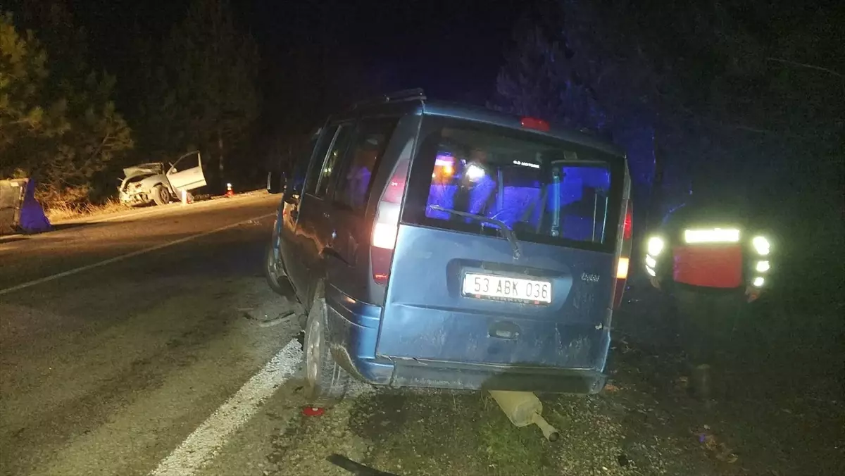 Çanakkale’de Trafik Kazası: 1 Ölü, 2 Yaralı