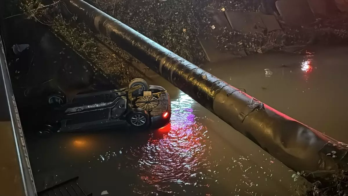 Düzce’de Otomobil Dereye Yuvarlandı: 2 Yaralı