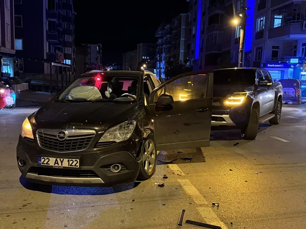 Edirne’de Pikap ve Otomobil Çarpıştı: 1 Yaralı
