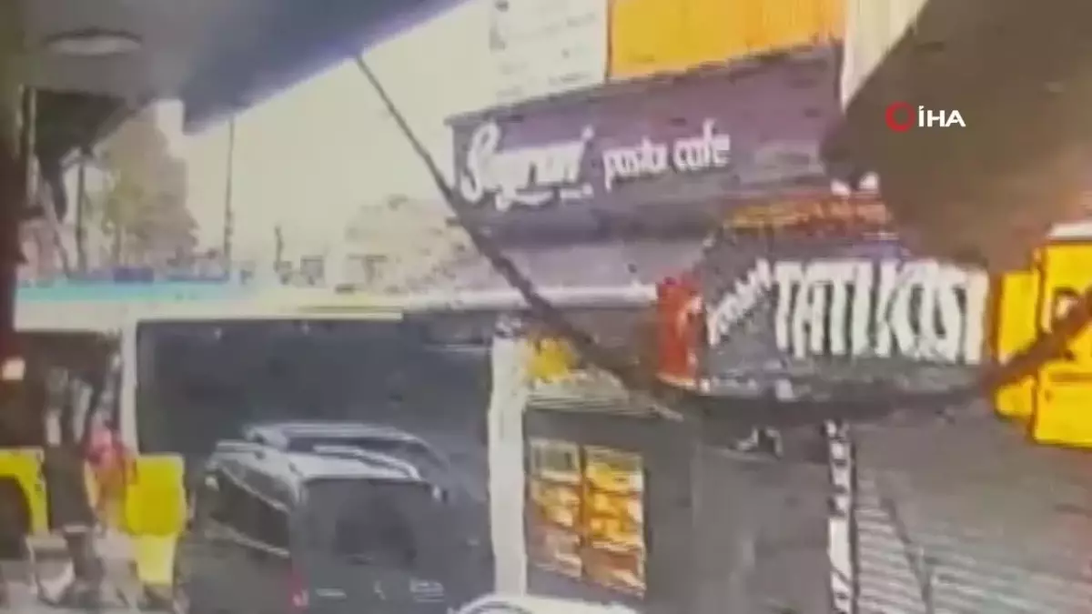 Fatih’te İETT Otobüslerinin Zincirleme Kazası Kamerada