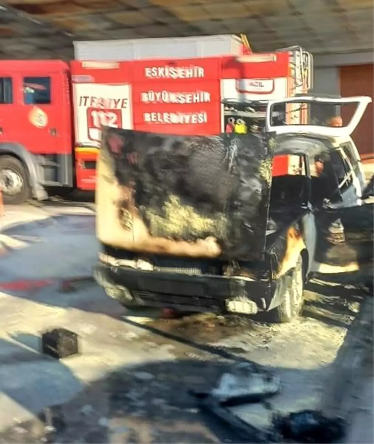 Eskişehir’de Hastane Otoparkında Yangın: Araç Küle Döndü