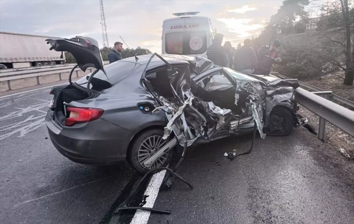 Karabük’te Tıra Çarpan Otomobilde 1 Yaralı