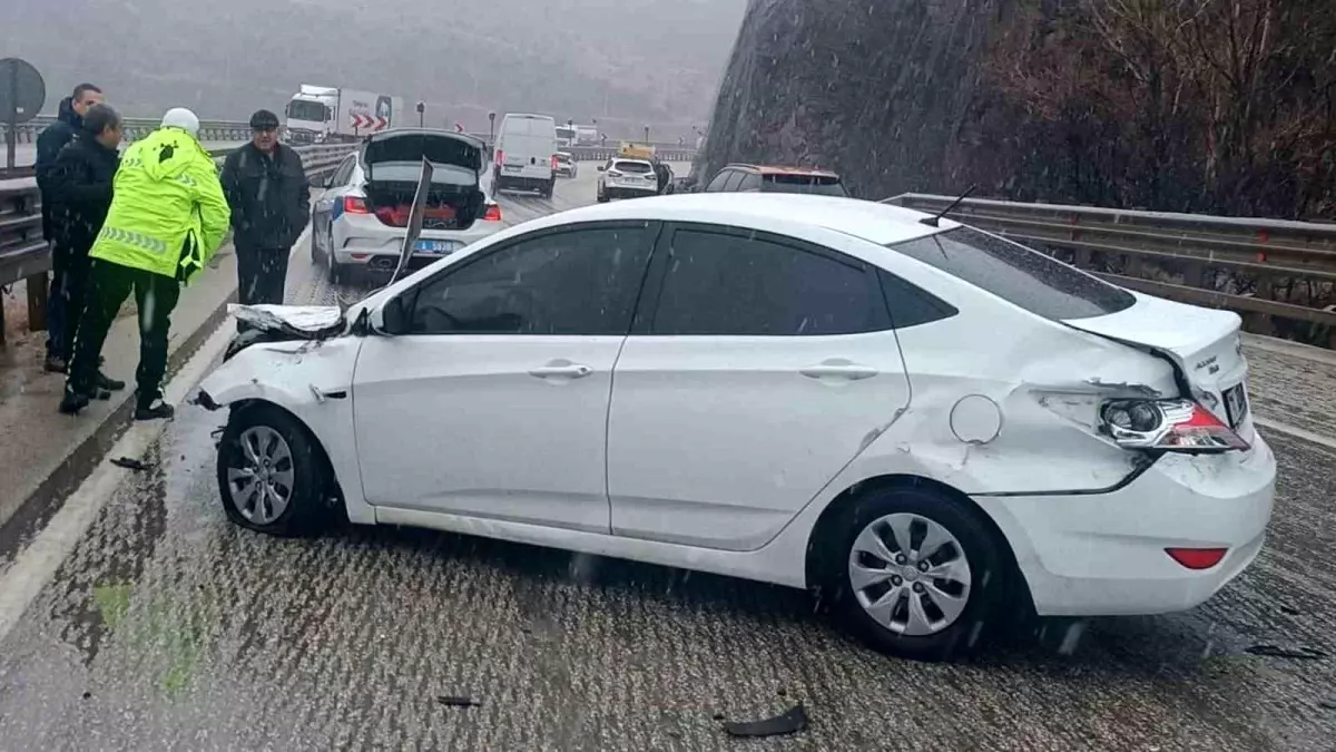 Kırıkkale’de Yağmur Nedeniyle Trafik Kazası: 3 Yaralı
