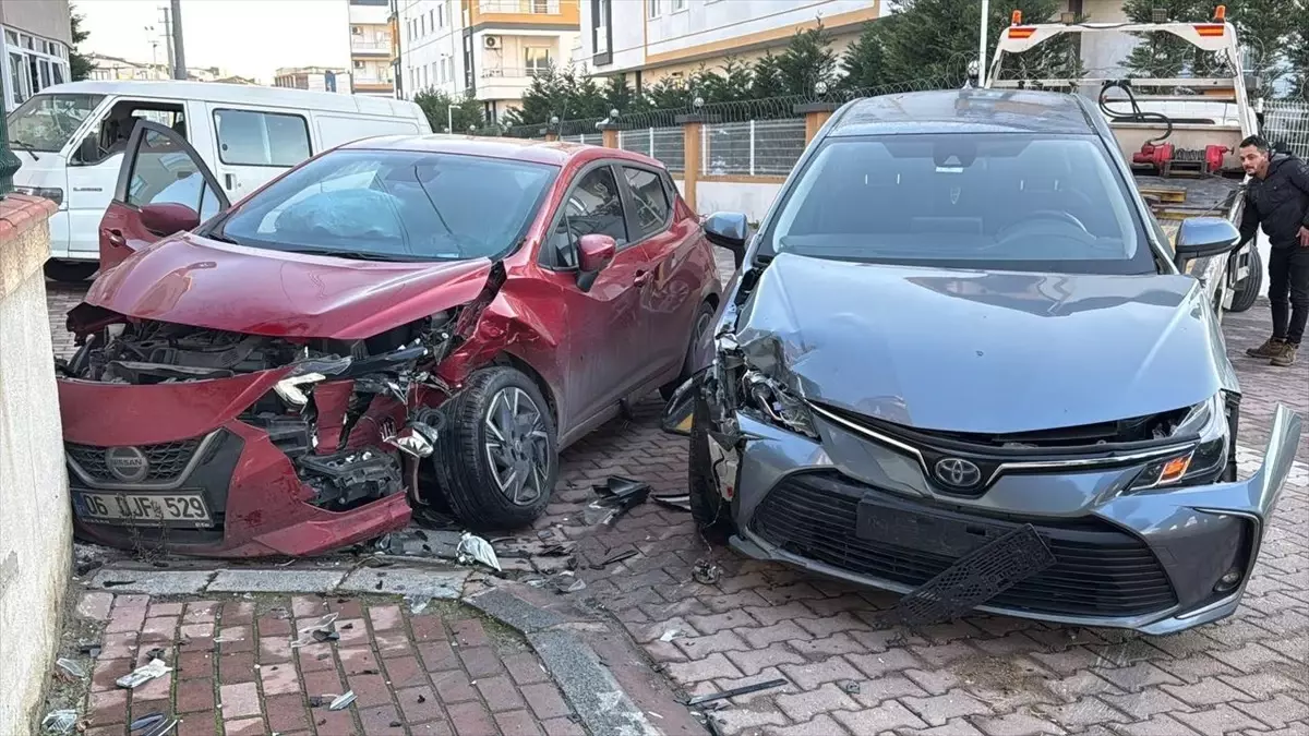 Kocaeli’de Otomobil Kazası: 1’i Çocuk 3 Yaralı