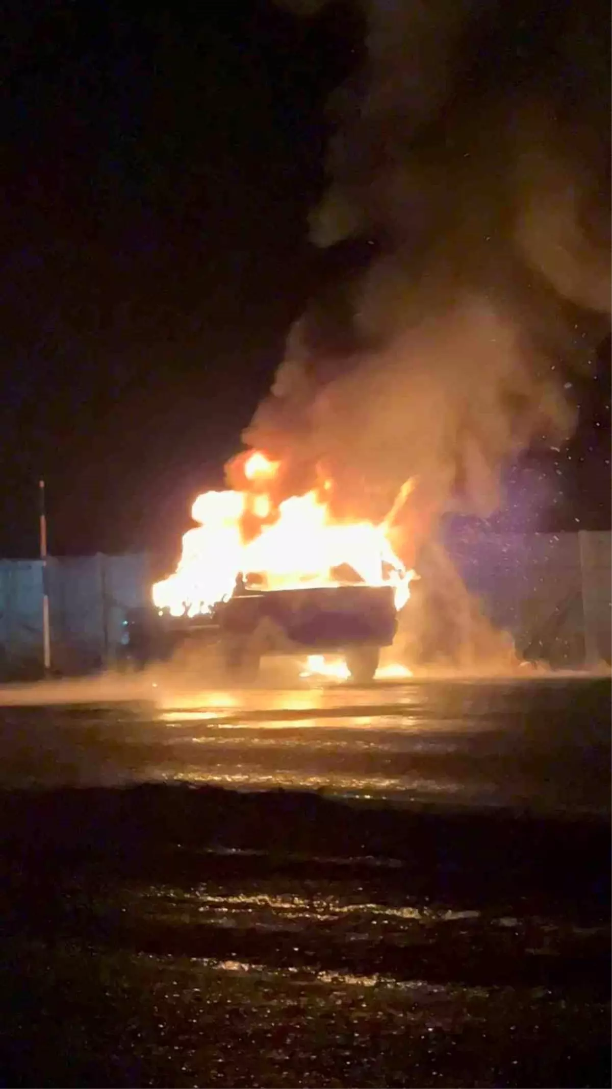 Karapınar’da Seyir Halindeki Otomobil Alev Alev Yandı