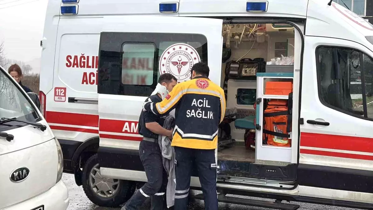 Sakarya’da Trafik Kazası: 3 Yaralı