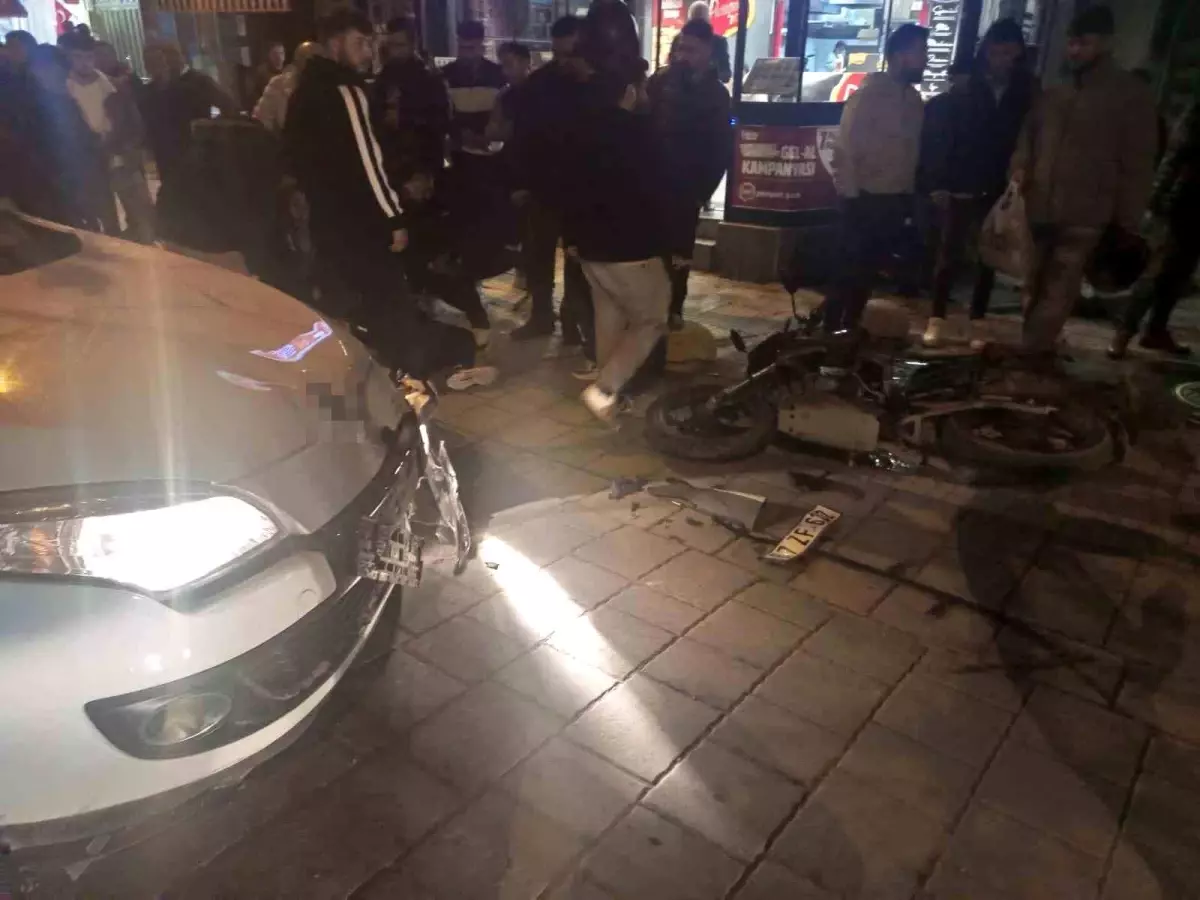 Zonguldak’ta Motosiklet ve Otomobil Çarpıştı: 2 Yaralı