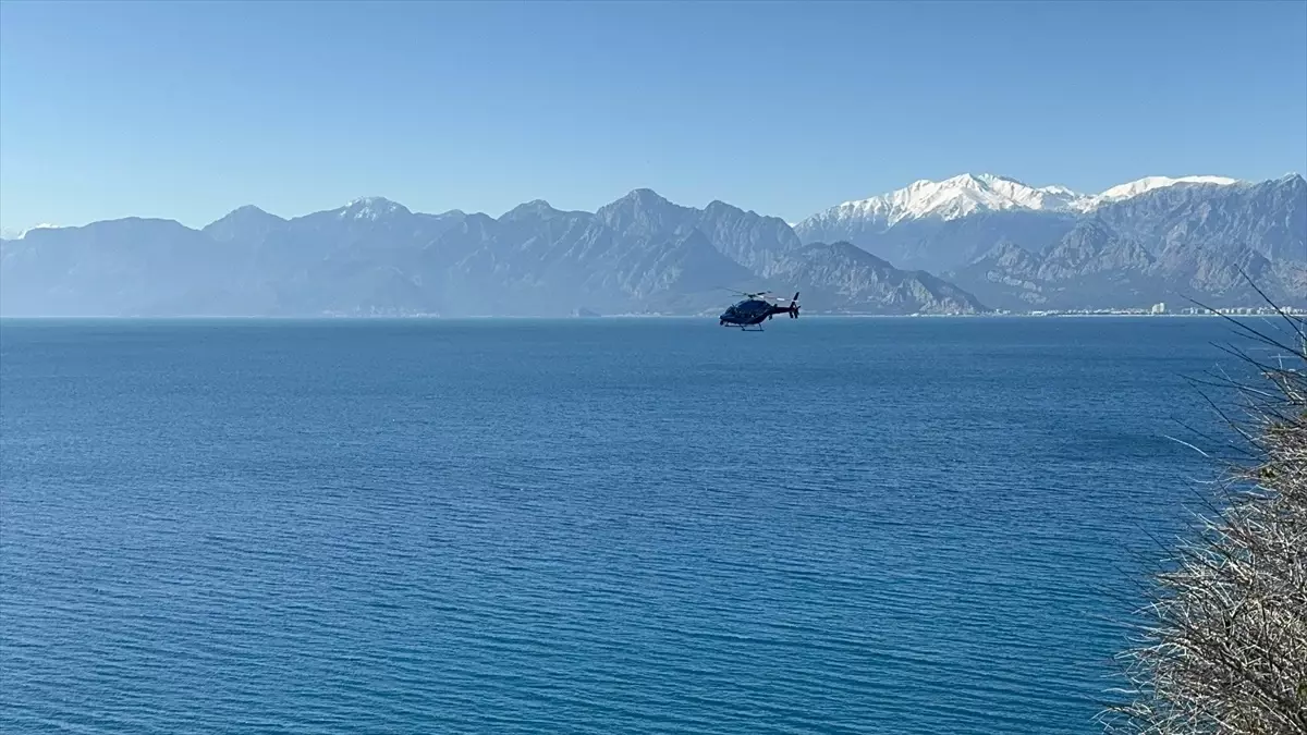 Antalya’da Falezlerden Denize Düşen Genç İçin Arama Çalışmaları Devam Ediyor