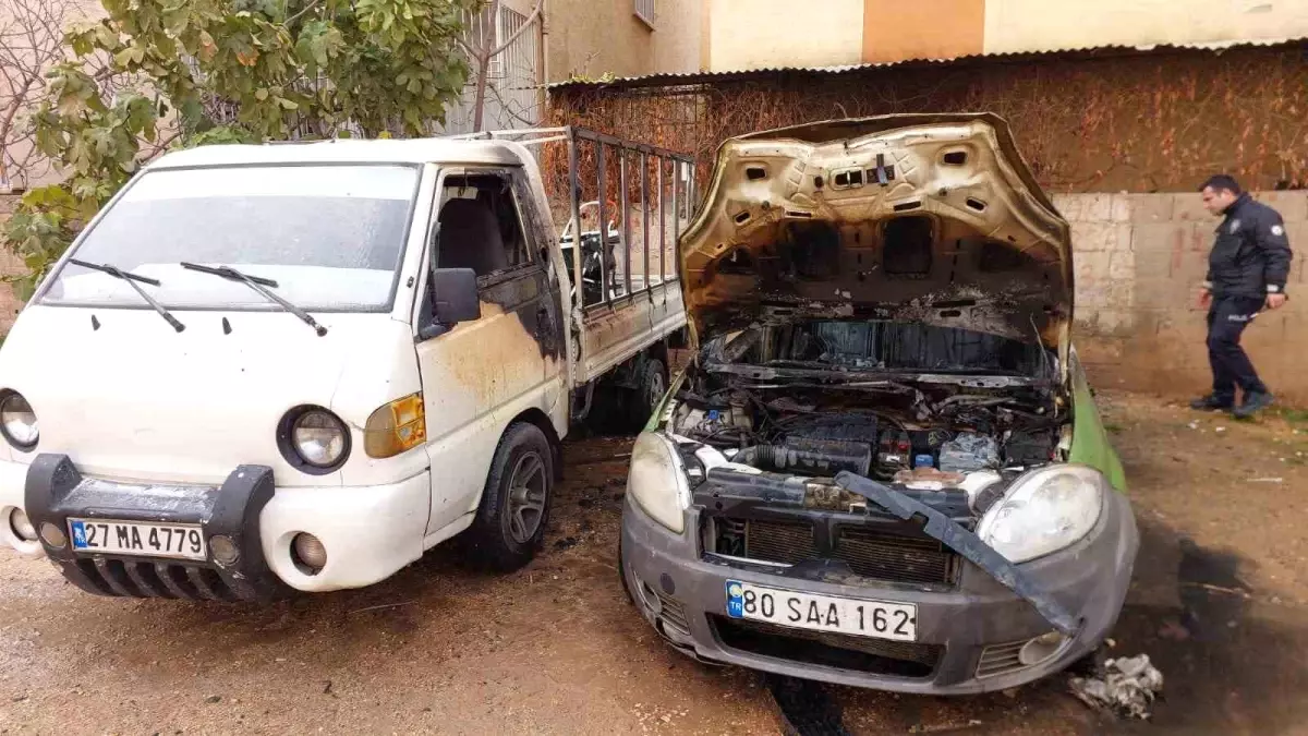 Gaziantep’te Park Halindeki Otomobil Yandı