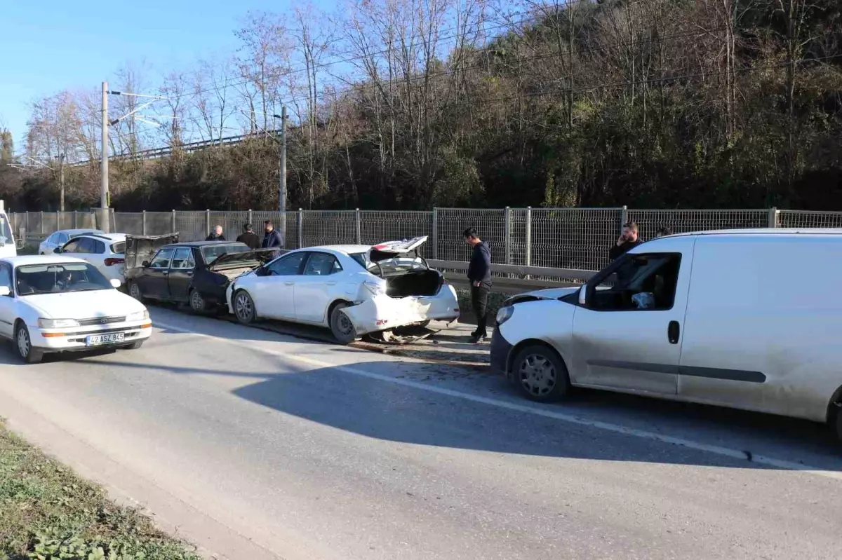 Sakarya’da Zincirleme Trafik Kazası: Uzun Araç Kuyrukları Oluştu